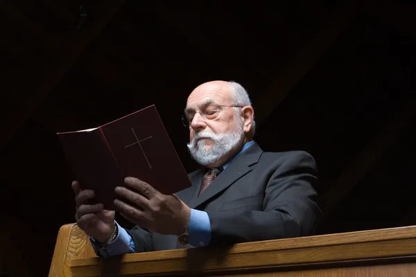 Senior Bearded Caucasian Man Kneeling Church Pew — Stock Photo, Image