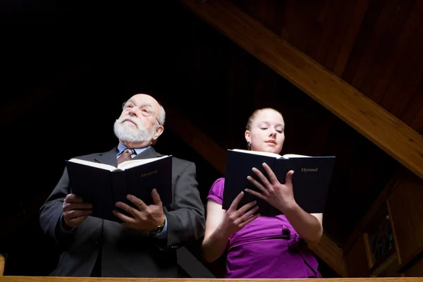 Senior Caucasian Man Young Woman Standing Singing Holding Hymnal — Stock Photo, Image