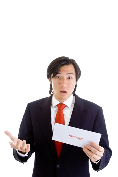 Impresionado hombre asiático sosteniendo un anuncio de ejecución hipotecaria sobre aislado — Foto de Stock