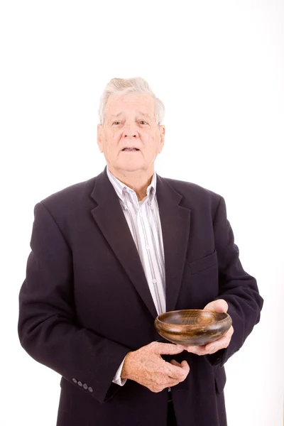 Régebbi kaukázusi ember tartja a fából készült bowl, elszigetelt — Stock Fotó