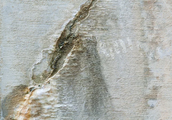 Минералы из цементной стены с выветренной рамой — стоковое фото