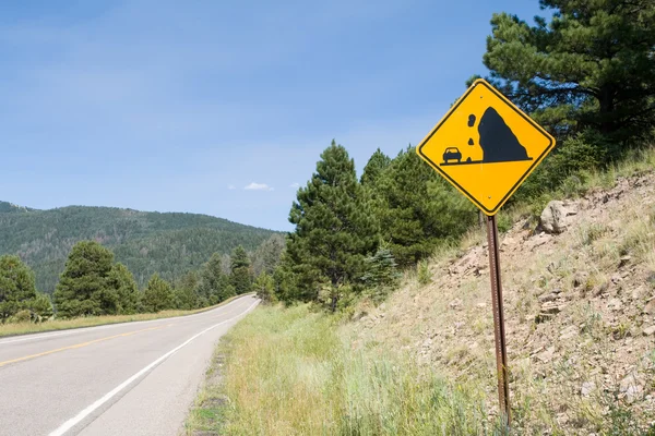 Falling Rock Sign Along Country Road Valles Caldera, Nuevo México —  Fotos de Stock