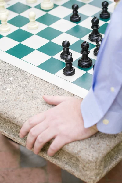 Hand, Schachspiel, Brett, Figuren, Tisch — Stockfoto