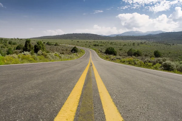 Meio da Curva da Estrada, Alto Deserto, Novo México — Fotografia de Stock