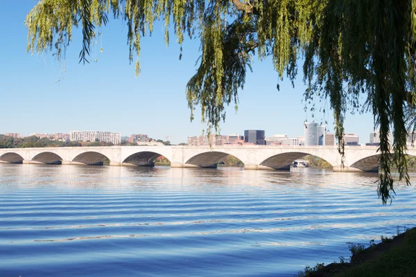 Wellenmuster Denkmal Brücke Potomac Fluss waschen dc — Stockfoto