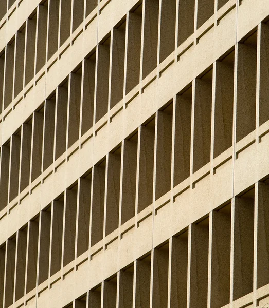 Kantoorgebouw venster rij perspectief aan het afnemen — Stockfoto