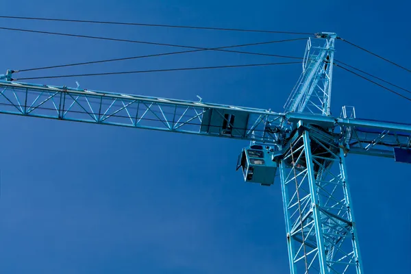 Construction Crane Isolated Against Blue Sky — Stock Photo, Image