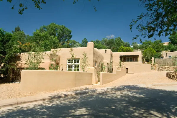 Exterior of a Modern Adobe Santa Fe, New Mexico Home — Stock Photo, Image