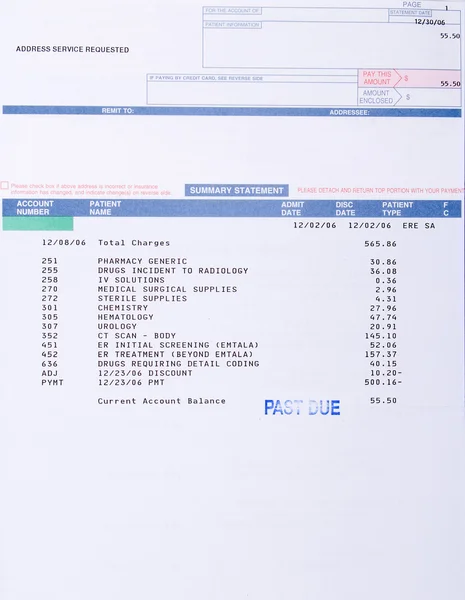 Zdravotní účet ct scan označené "po splatnosti" zdravotní péče — Stock fotografie