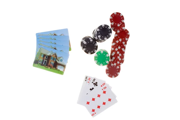 Wetten, dass das Haus stapeln Pokerchips Haus Spielkarten — Stockfoto