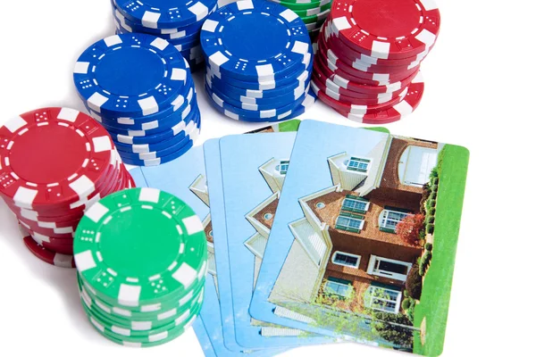 De huis poker chips inzet op afgeschermd hypotheek — Stockfoto