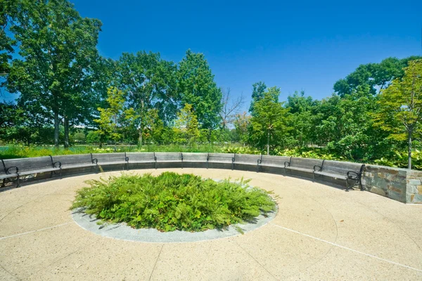Wide Angle Curving Benches Park Outside in a Row — Stock Photo, Image