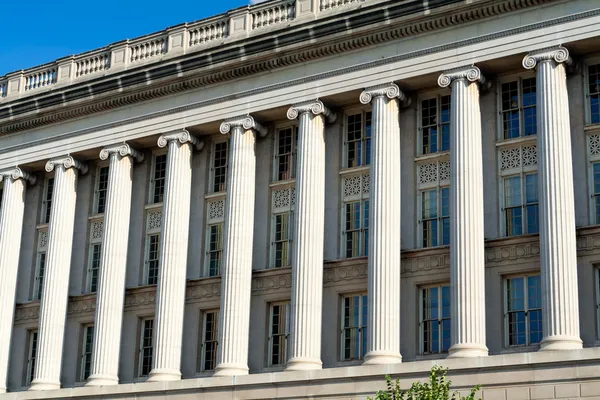 Colunas de linha de fachada Comércio Edifício Washington DC — Fotografia de Stock