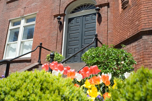 Brick Richardsonian Romanesque Row Home Spring — Stock Photo, Image