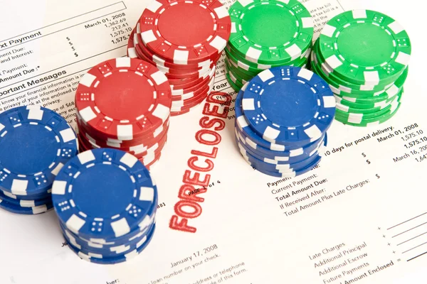 Stack poker chips afscherming aankondiging afgeschermd — Stockfoto
