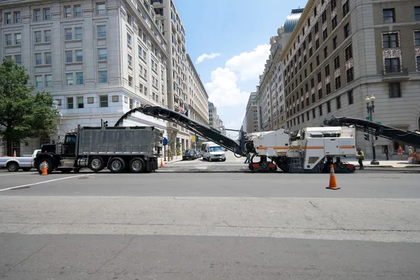 Μηχανές δρόμου εργαζομένων απογύμνωση δρόμο Ουάσιγκτον — Φωτογραφία Αρχείου