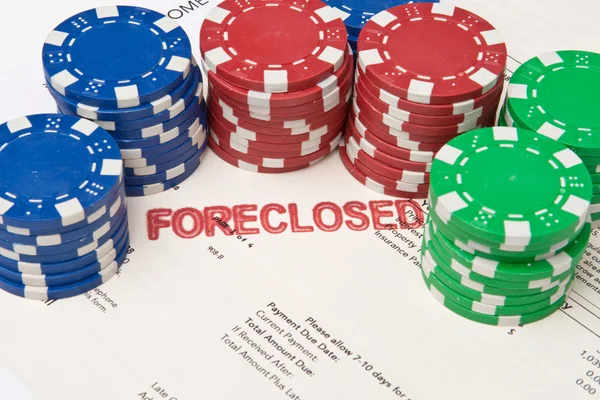 Apuesta las fichas de póker de la casa en hipoteca hipotecada — Foto de Stock