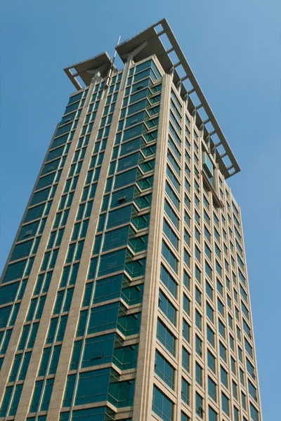 Κτίριο γραφείων σύγχρονο ουρανοξύστη Σαγκάη Κίνα μπλε ουρανό έκφραση — Φωτογραφία Αρχείου