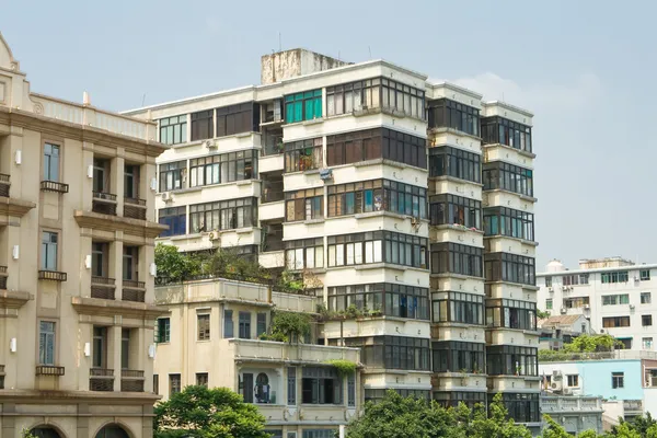 Alte heruntergekommene Wohnhäuser in Guangzhou, China — Stockfoto