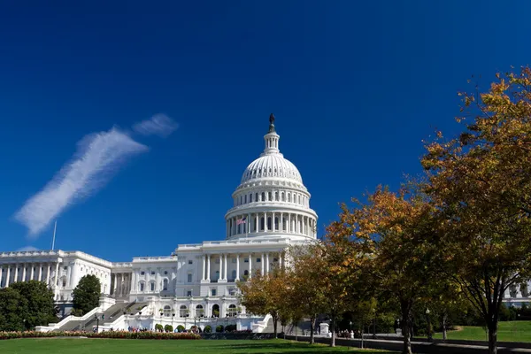 Kapitol Gebäude, Kuppel, Herbst Laub Washington DC, polarisiert — Stockfoto