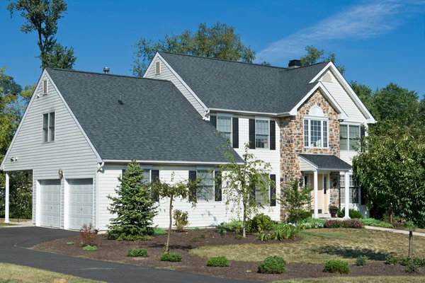 Nieuwe enkele familie huis suburban philadelphia, pennsylvania, usa — Stockfoto