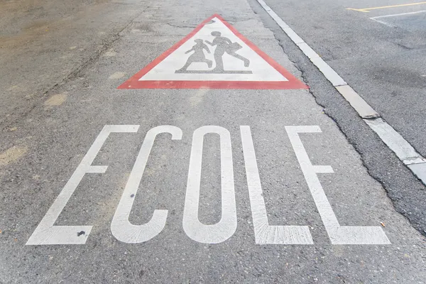 School Zone Warning on Street, Geneva Switzerland, French, Ecole — Stock Photo, Image
