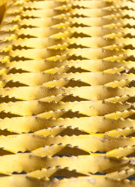 Rampa in metallo antiscivolo gialla — Foto Stock