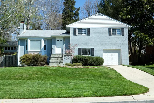 Split Level Single Family House, Suburban Maryland, EUA — Fotografia de Stock
