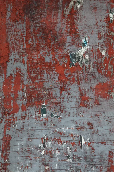 필 링 페인트와 종이 스크랩 xxxl 지저분한 나무 벽 — 스톡 사진