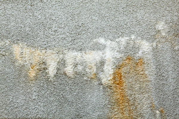 ХХI век: минеральные отложения в стене покрыты ржавчиной — стоковое фото
