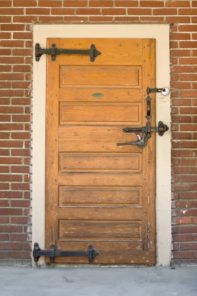 Porta de madeira antiga do refrigerador do restaurante — Fotografia de Stock