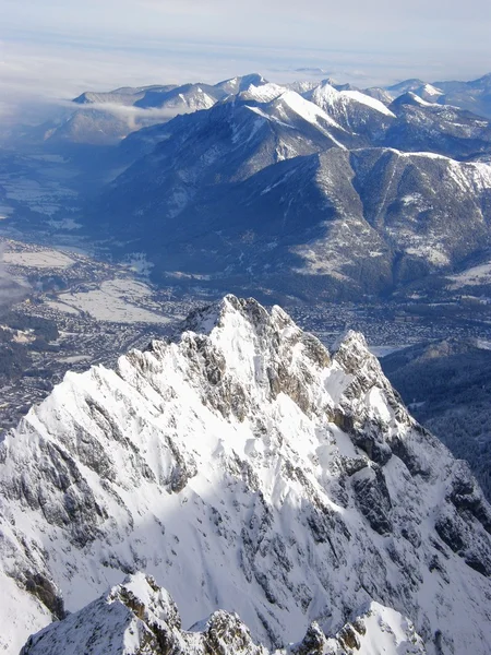 冬季高山峰值和谷 — 图库照片