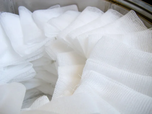 Стерильная белая марля — стоковое фото
