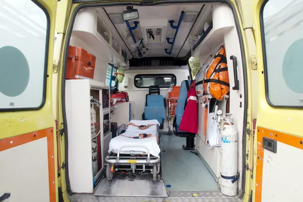 Внутри машины скорой помощи — стоковое фото