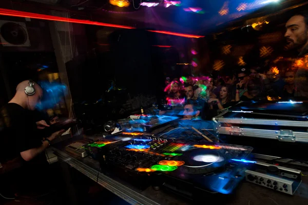 DJ em uma festa — Fotografia de Stock