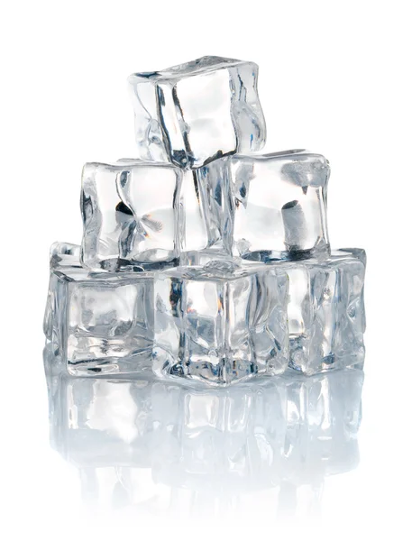 Stapel van koude ijsblokjes — Stockfoto