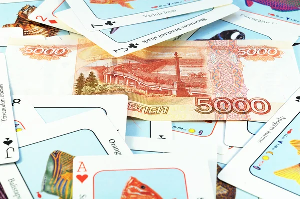 Cartões e dinheiro — Fotografia de Stock