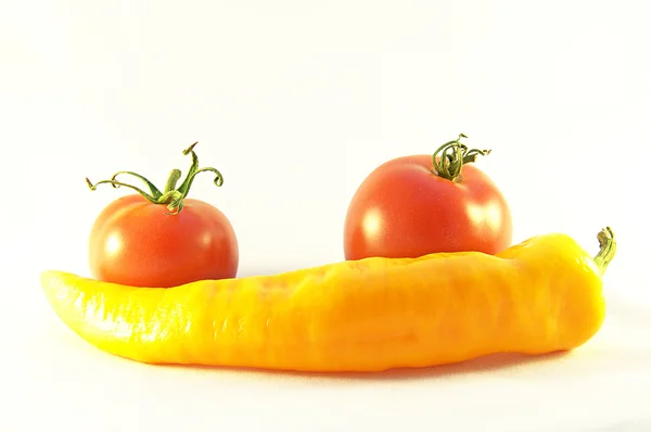 Piros paradicsom és sárga paprika — Stock Fotó