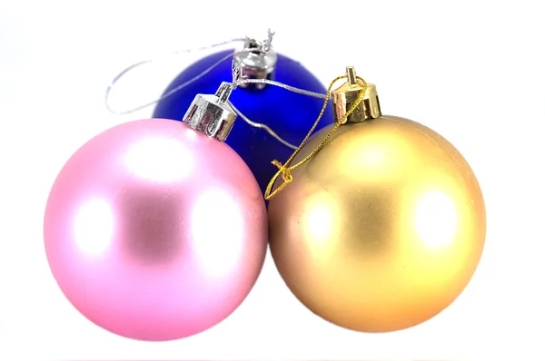 Trois boules de Noël sur blanc Image En Vente