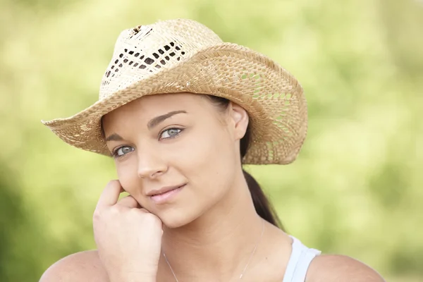 Pige iført sommer hat - Stock-foto