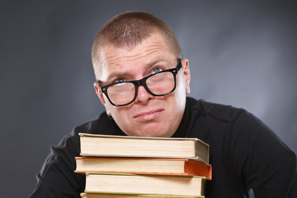 Кропотливые знания профессора
.