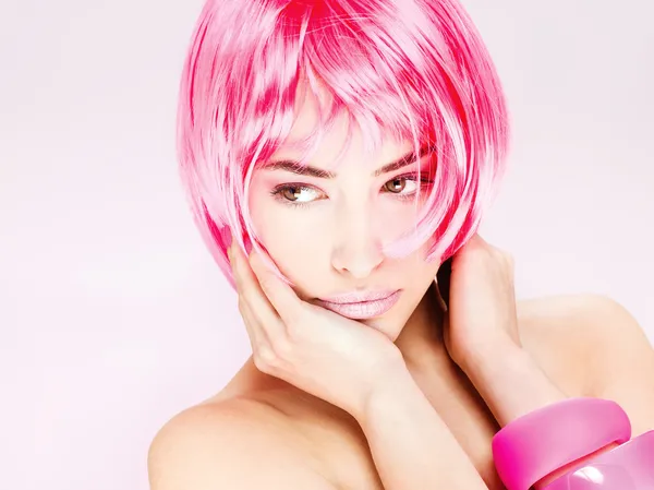 Bella donna capelli rosa — Foto Stock