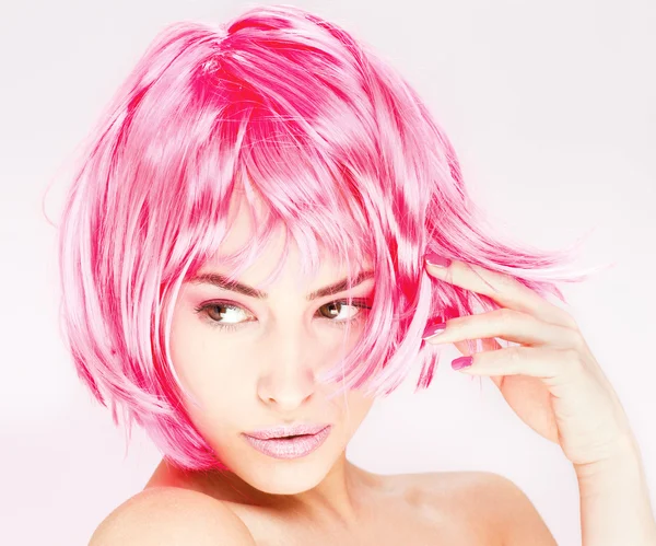 Mulher de cabelo rosa bonita — Fotografia de Stock