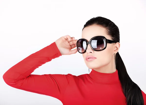 Kvinna med stora solglasögon — Stockfoto