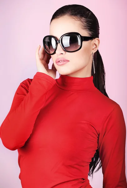 Pretty woman with big sun glasses — Stock Photo, Image