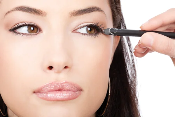 Close-up van de blik van de toepassing van cosmetische potlood — Stockfoto