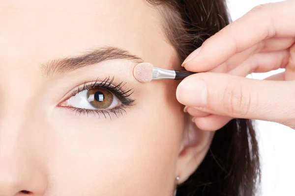 Close up look of applying eyesshadow with applicator — стоковое фото