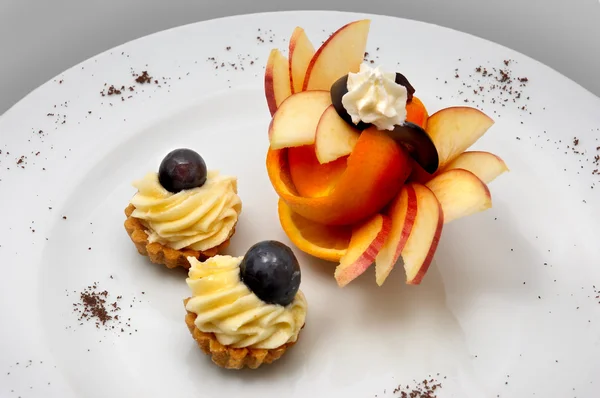 Petit four with fruit design — Stock Photo, Image