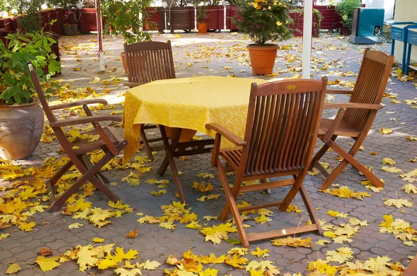 Outono mesa de terraço vazio — Fotografia de Stock