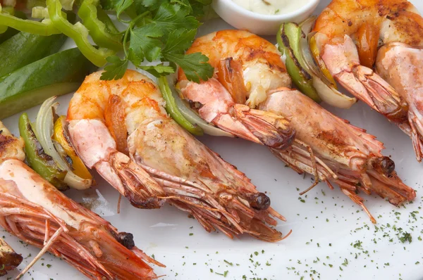 Grilled shrimps with vegeables — Stock Photo, Image